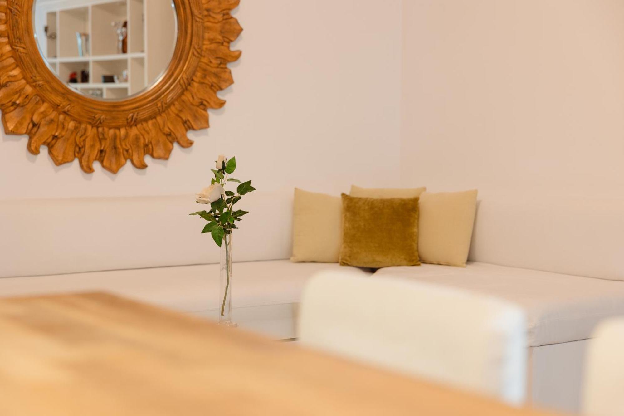 Ground Floor Holiday Apartment With Terrace And Pool In Puerto Banus, Марбелья Екстер'єр фото