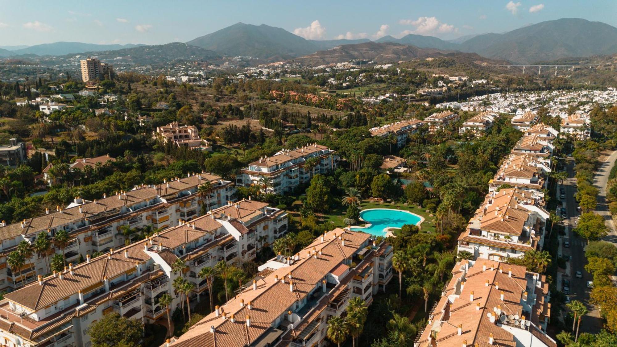 Ground Floor Holiday Apartment With Terrace And Pool In Puerto Banus, Марбелья Екстер'єр фото