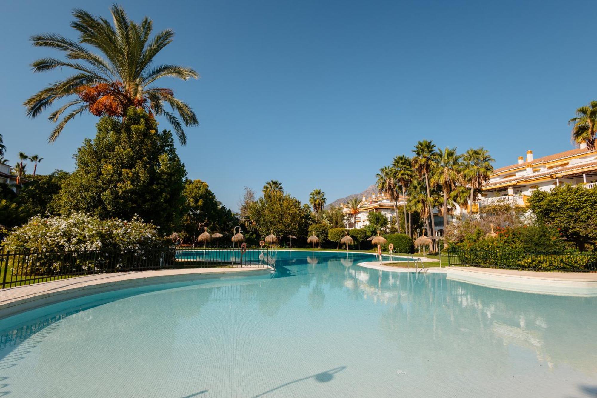 Ground Floor Holiday Apartment With Terrace And Pool In Puerto Banus, Марбелья Екстер'єр фото