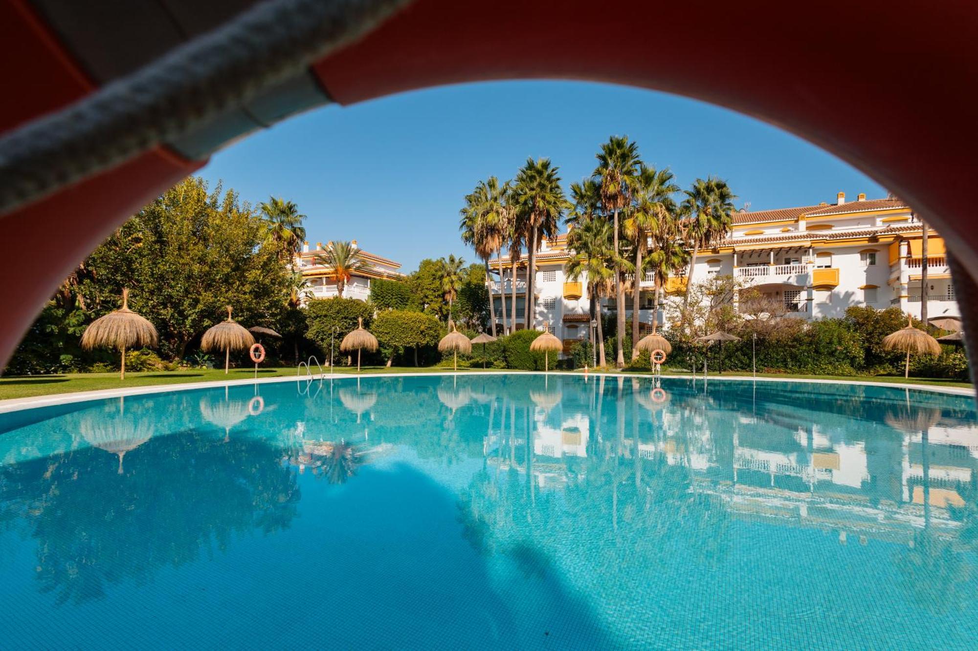 Ground Floor Holiday Apartment With Terrace And Pool In Puerto Banus, Марбелья Екстер'єр фото